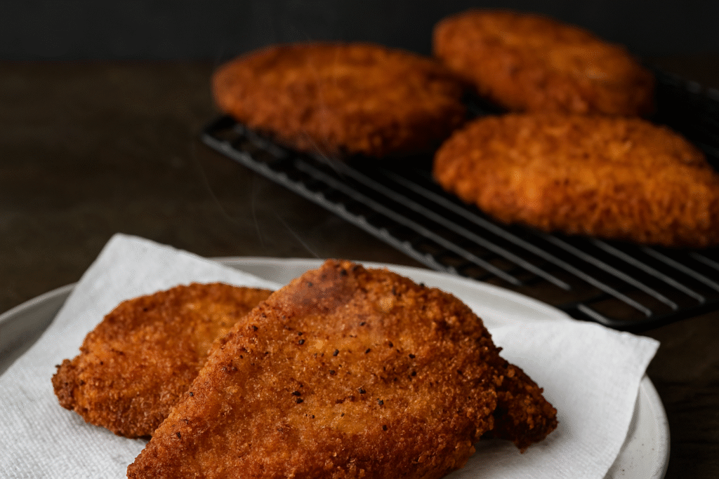 cutlets on paper towel